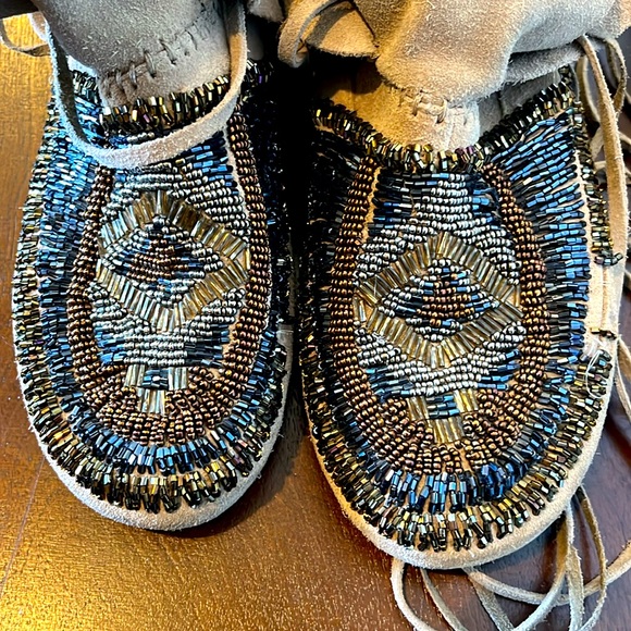 House of Harlow 1960
Madison Embellished Suede Moccasin Camel Color, Boho Bootie - Picture 12 of 13